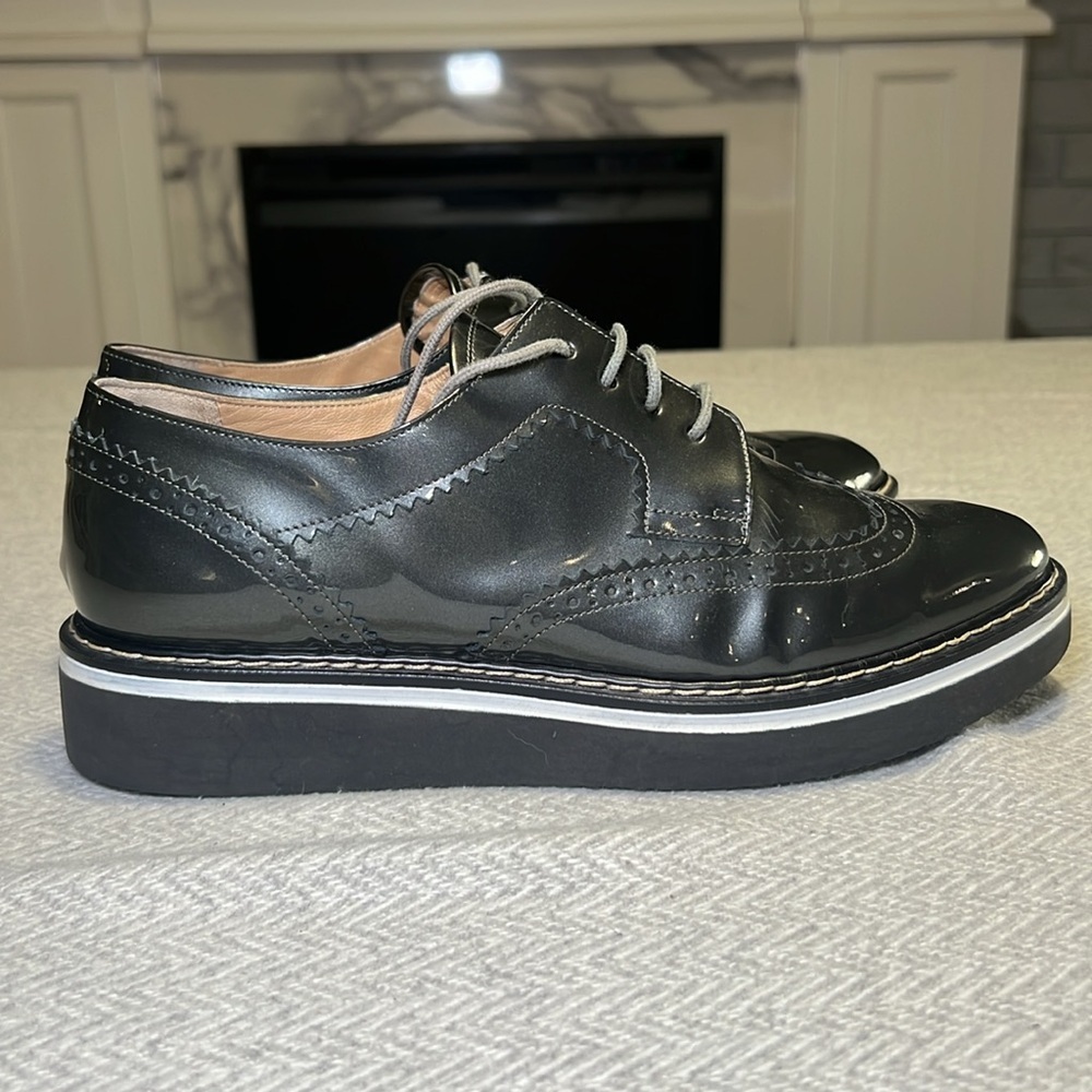 Browns Couture metallic wing tip brogue shoes. Size 8. - Picture 3 of 10